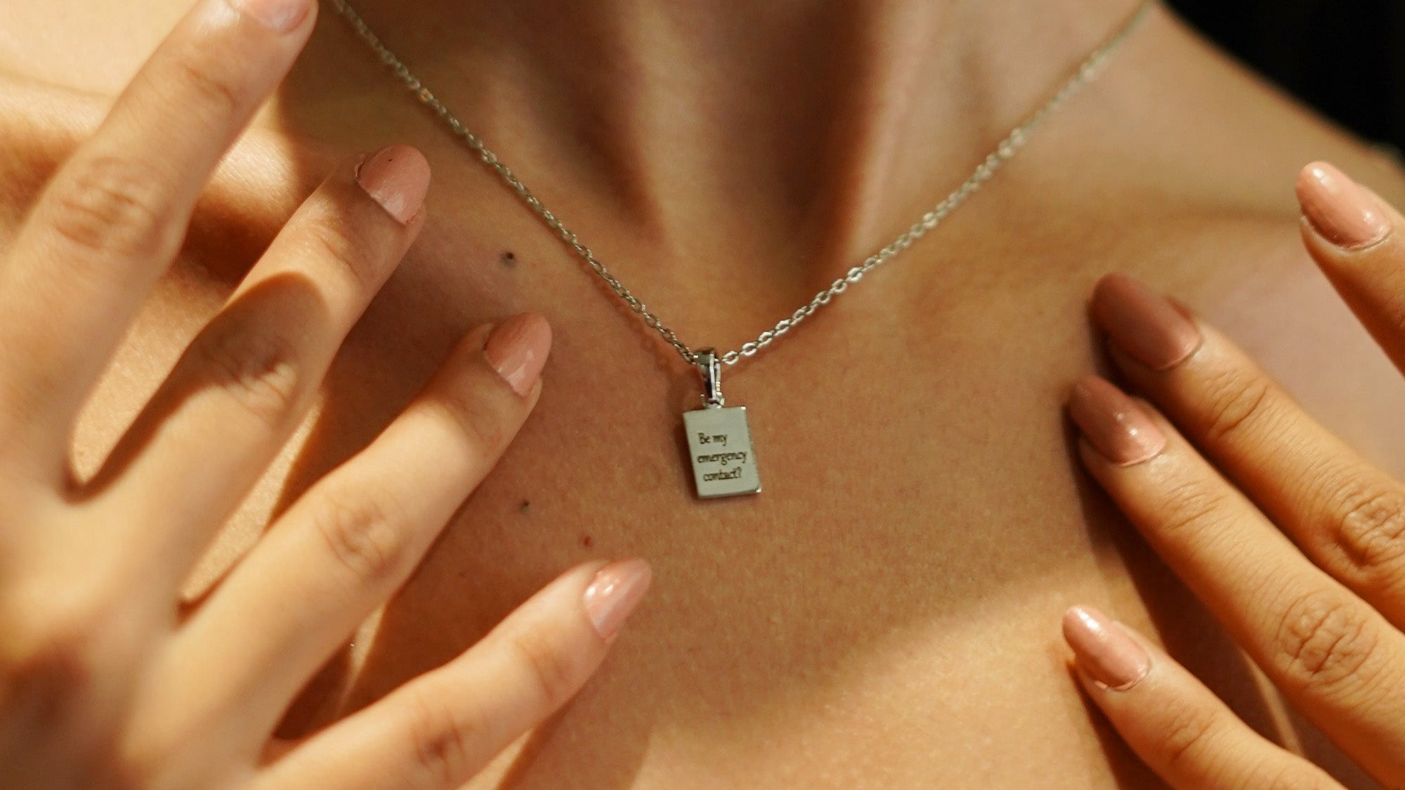 customised engravable pendant